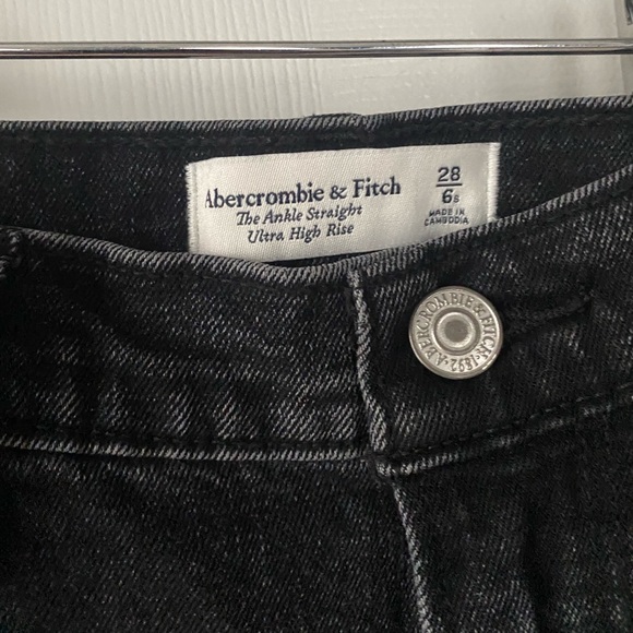 Abercrombie Ankle Straight Ultra High-Rise Jeans - Picture 4 of 4